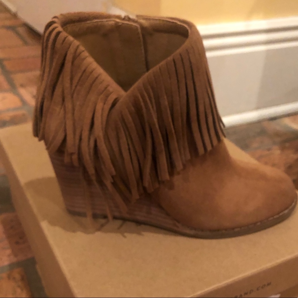BRAND NEW.. NEVER BEEN WORN, fringe booties